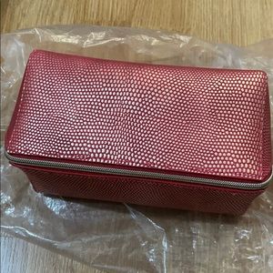 Estée Lauder cosmetic bag